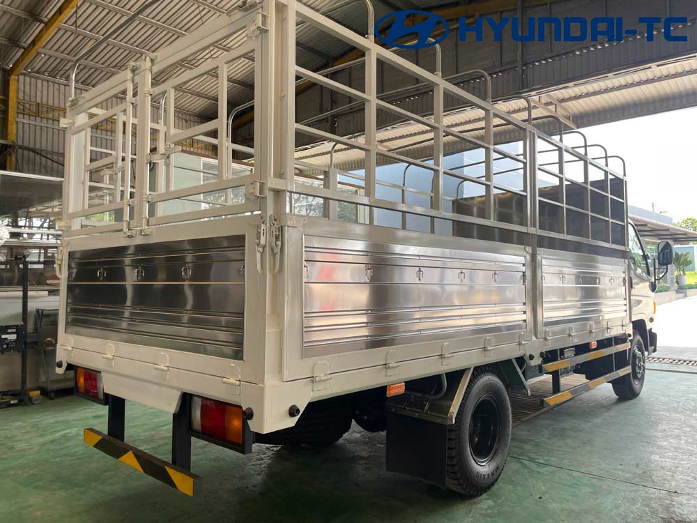 Xe tải Hyundai Mighty 110SP thùng mui bạt 7 tấn